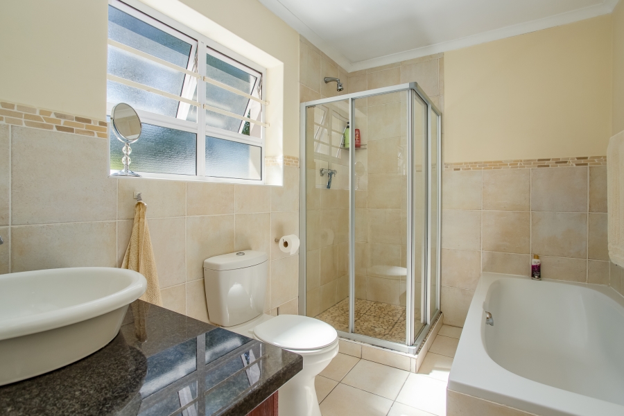 To Let 3 Bedroom Property for Rent in Boschenmeer Golf Country Estate Western Cape